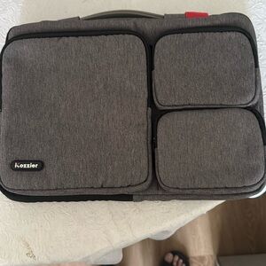 EUC no calls out loptop case with section for you cable, mouse and pens